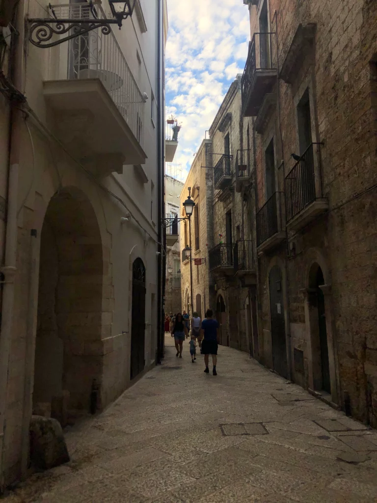 Italie bas-carbone - Bari - Ruelle de la vieille ville - Représente.org